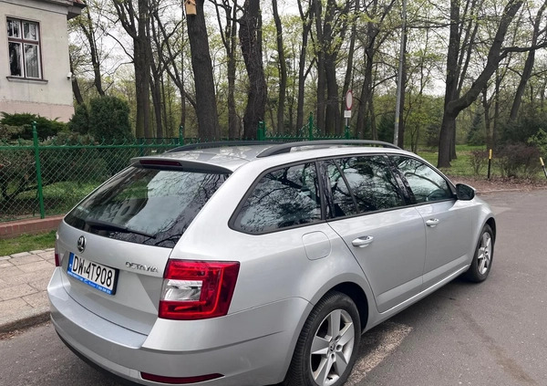 Skoda Octavia cena 50500 przebieg: 182000, rok produkcji 2017 z Wrocław małe 137